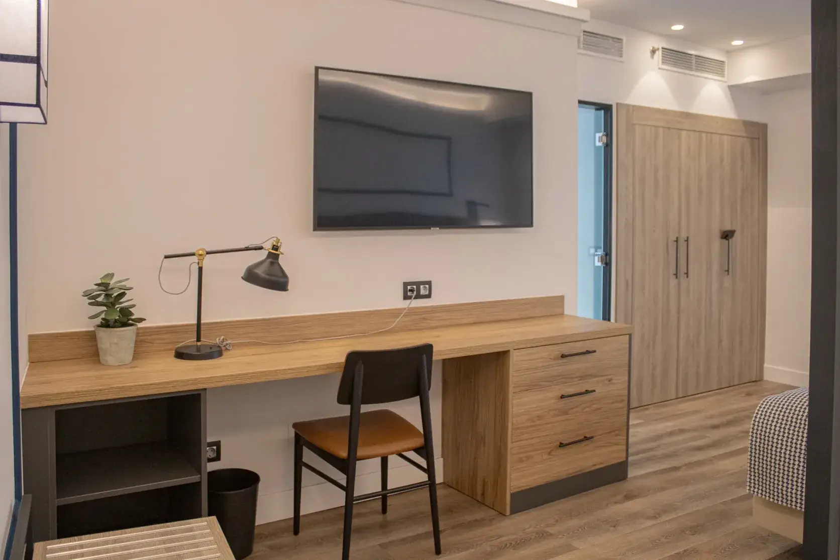 Suite 8