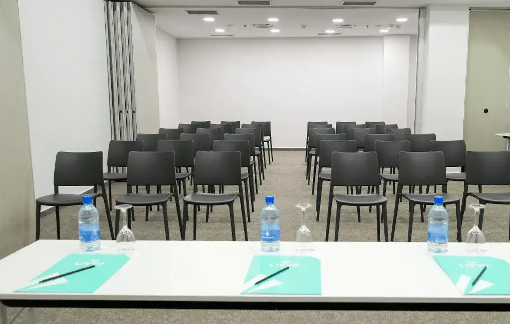 Reuniones y conferencias 4